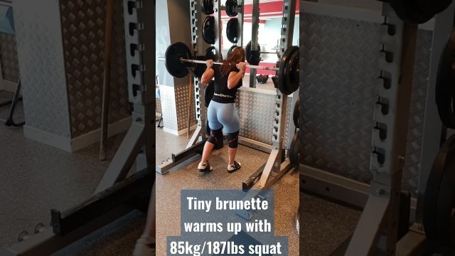 'brunette warms up with 85kg/187lbs squat #powerlifting #shorts #fit  #girl #fitness #femalefitness'