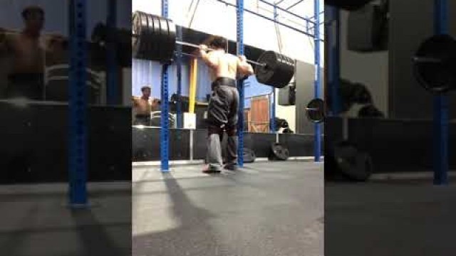 '415lb BACK SQUAT #shorts #gym #jumping #fitness #weightlifting #squats'