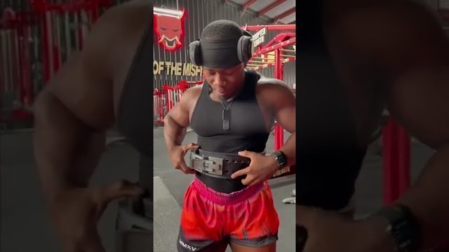 'How to Wear A Weightlifting Belt'