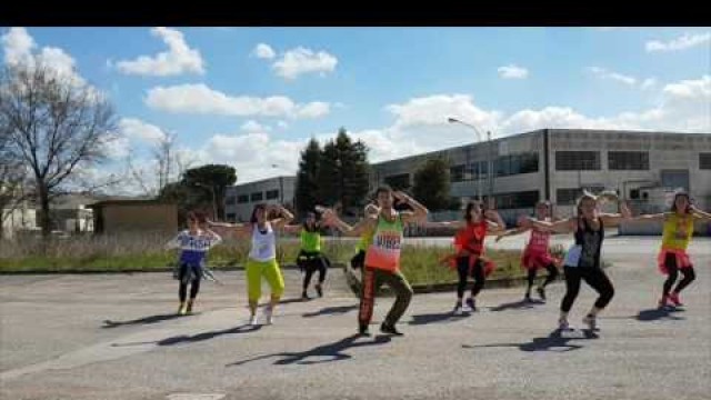 'ZUMBA FITNESS  \" SACUDE \" Urban latin'