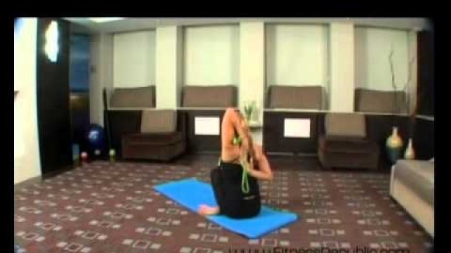 'Modified Cow Face Pose (Gomukhasana) - Fitness Republic'