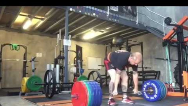 'Be Strong Fitness Geelong Geoff Deadlifts 215kg'