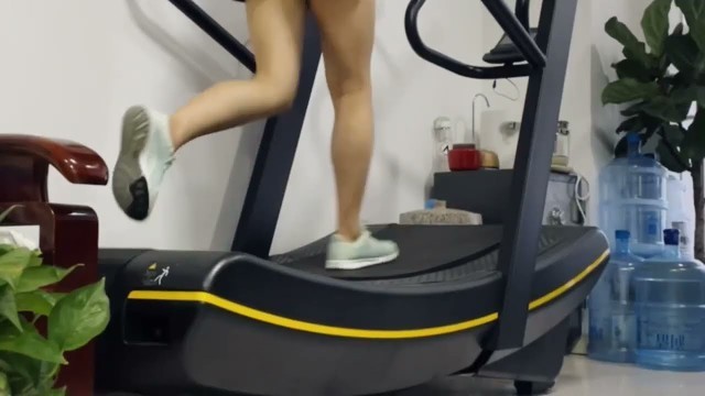 'Ape Fitness Commercial Motorless Treadmills - Curved Running Area, Good Protection of Your Knees'