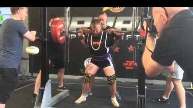 'Be Strong Fitness Geelong Elliot Squats 275kg'