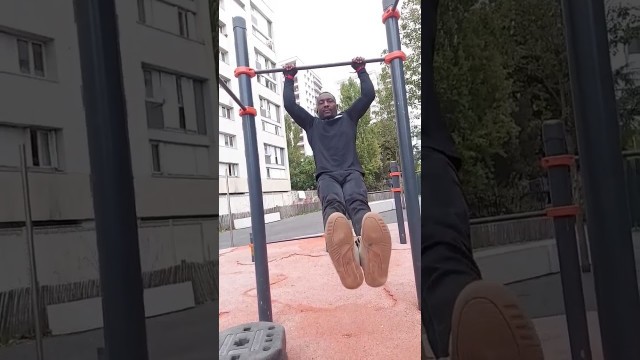 'MUSCLE UP  L.#calisthenics_athletes #workout #fitness #motivation #sport #videoviral #france #paris'