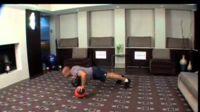 'Push Up with Double Medicine Ball - Fitness Republic'