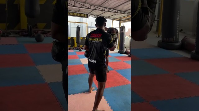 'Muaythai pad work #fitness #boxing #mma #fight #muaythai #muaythaitechnique #muaythaicombos #motivat'