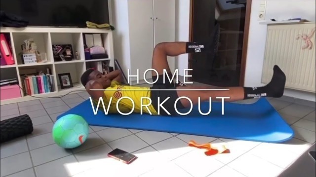 'Fußball-Profi home Workout Übungen für zu Hause von Youssoufa Moukoko!'