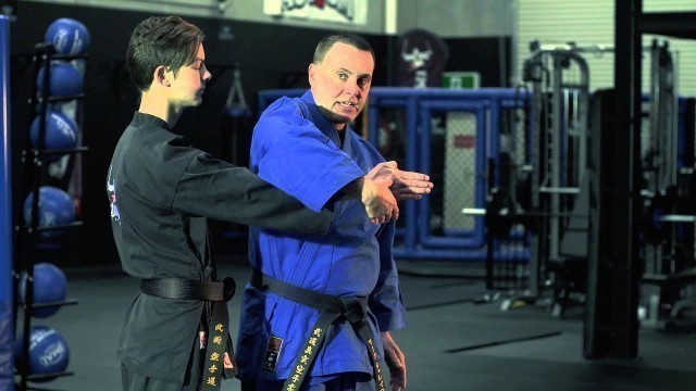 'Bujutsu Weekly Self Defence Tip - Reverse Wrist Lock drill'