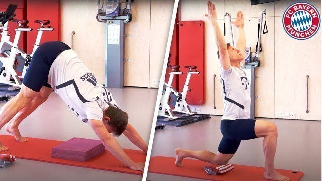 'Yoga session with FC Bayern Fitness- and Rehabilitation Coach Peter Schlösser | FC Bayern'