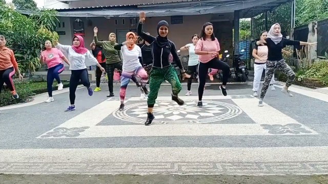 'Senam Aerobik Bakar Kalori || Turunkan dan Jaga Berat Badan || Fitness || Workout @ATI METI'