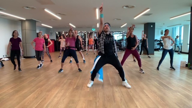 'Kylie Minogue - Where does the DJ go? Zumba Fitness Choreography by Zumba Papi Uk Disco'