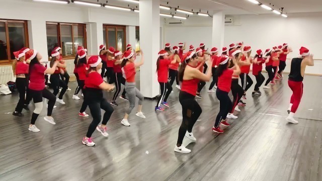 'Christmas Dance Medley 2021 - Zumba / Dance Fitness / Christmas Song / JM Zumba Dance Milan Italy'