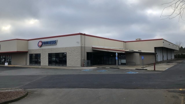 'Abandoned 24 Hour Fitness - Salem, OR'