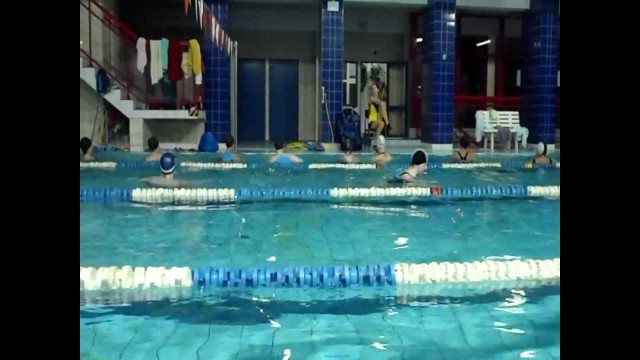 'Aqua aerobik, ćwiczenia ze sprzętem wypornościowym. AQUA WORKS / AQUA FITNESS/Аква-аэробика'