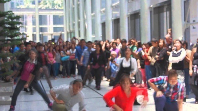 'Fitness First Platinum RCBC Hip Hop Flash Mob'