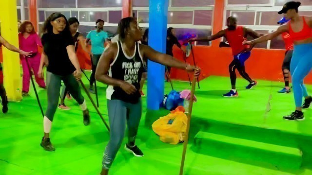 'Cours bâton aérobic avec team power fitness'